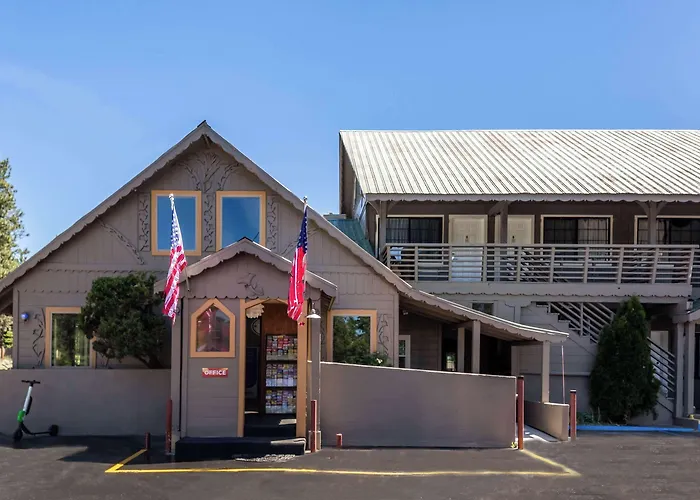 Econo Lodge Inn & Suites Heavenly Village Area